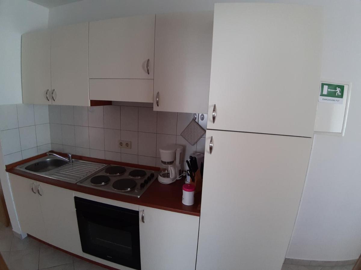 Apartments Mihael Малинска Экстерьер фото