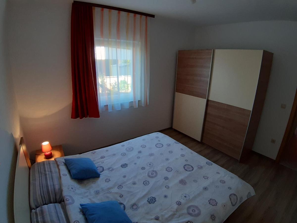 Apartments Mihael Малинска Экстерьер фото