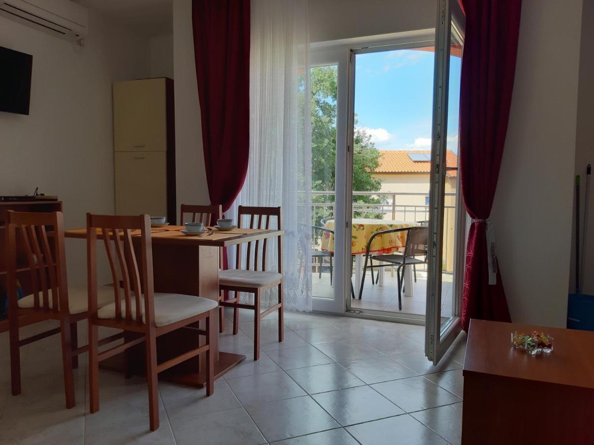 Apartments Mihael Малинска Экстерьер фото