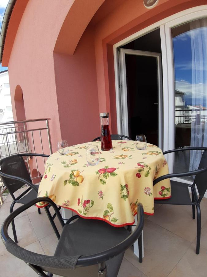 Apartments Mihael Малинска Экстерьер фото